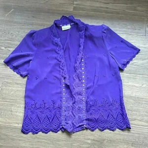 J.J. Greenwood | Vintage purple eyelet lace trim short sleeve  button up